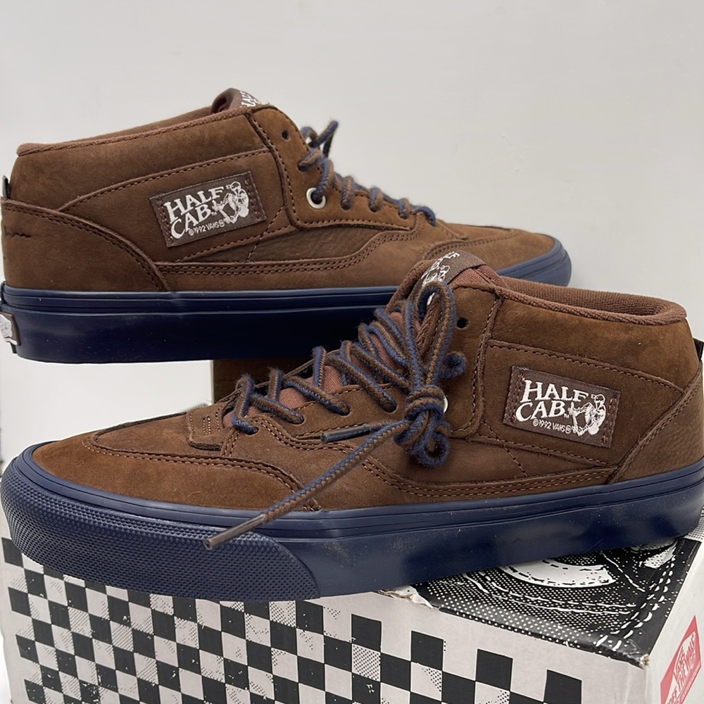 Vans Men’s Skate Half Cab
Nick Michel Brown/Navy
VN0A5KYABF1
Sneakers - Picture 9 of 16